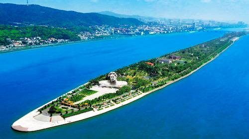 长沙、韶山 、张家界、天门山、凤凰古城一高一卧6日游